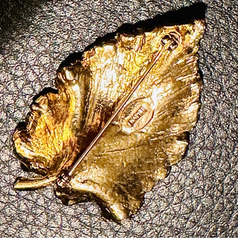 Vintage Napier Leaf Pin Brooch - Picture 3 of 5